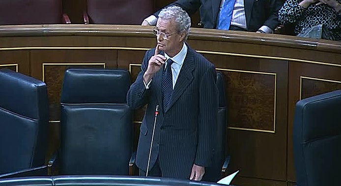 Morenés provoca críticas en Cataluña por decir que las FAS cumplirán la ley Morenés provoca críticas en Cataluña por decir que las FAS cumplirán la ley