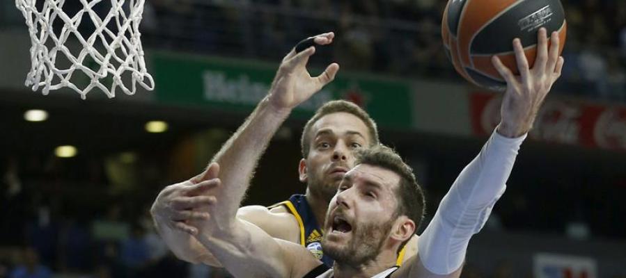 Rudy Fernández entra a canasta ante Wolhfarth-Bottermann Rudy Fernández entra a canasta ante Wolhfarth-Bottermann