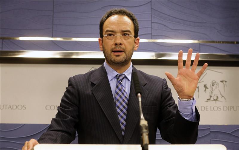 El PSOE denuncia ante la Fiscalía a Fernández Díaz por su reunión con Rato El PSOE denuncia ante la Fiscalía a Fernández Díaz por su reunión con Rato