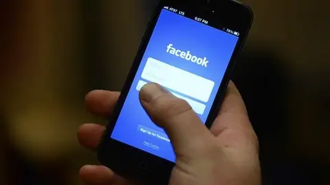 Acceso a Facebook desde un dispositivo móvil Acceso a Facebook desde un dispositivo móvil
