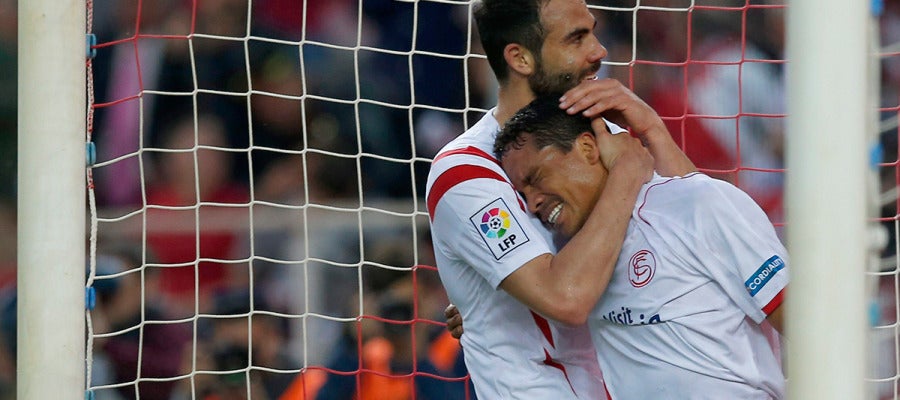 Bacca celebra uno de sus goles ante el Elche Bacca celebra uno de sus goles ante el Elche