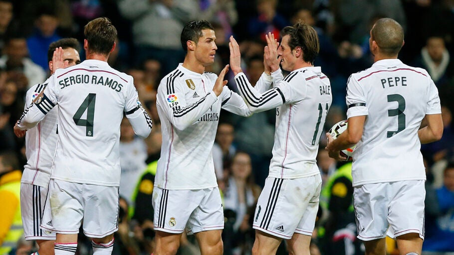 Bale y Cristiano celebra el 2-0 ante el Levante