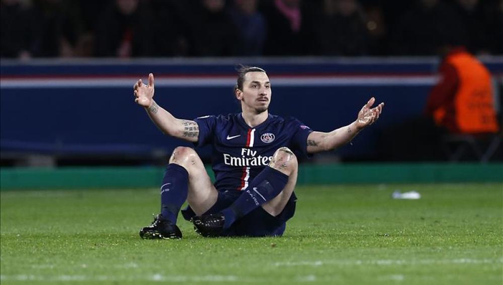 El jugador del Paris Saint-Germain Zlatan Ibrahimovic en el estadio Parque de los Príncipes de París