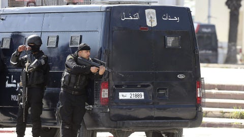 La polic&iacute;a toma posiciones 