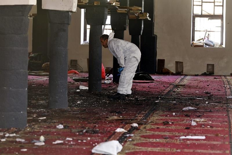 Al menos 77 muertos en un doble atentado suicida en Yemen Al menos 77 muertos en un doble atentado suicida en Yemen