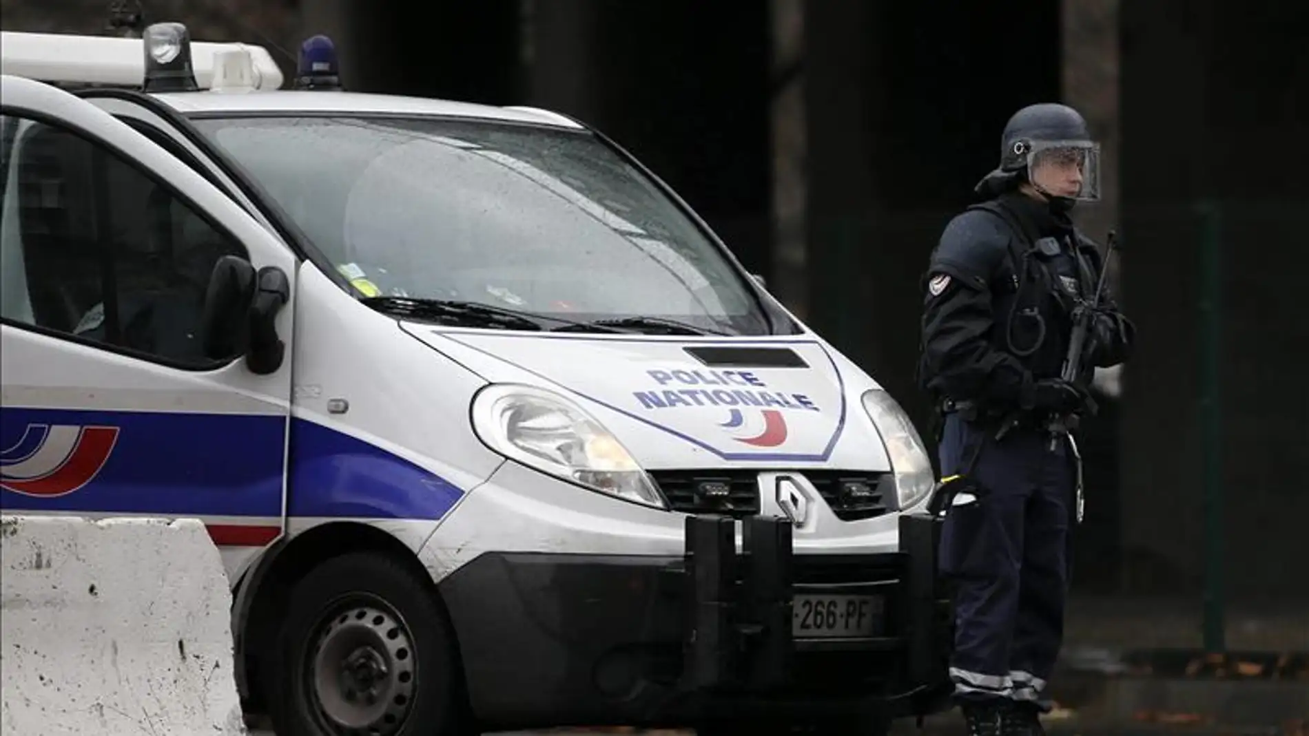 Un coche de la policía francesa en un suceso.