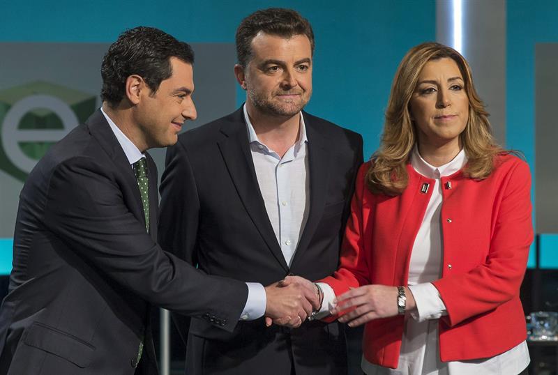 Internet y las redes sociales ya avanzan el fin del bipartidismo en Andalucía Internet y las redes sociales ya avanzan el fin del bipartidismo en Andalucía
