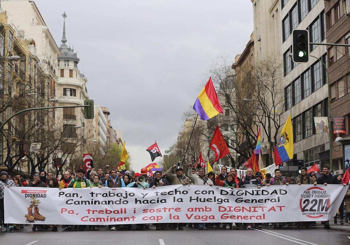 Las Marchas de la Dignidad vuelven a salir a la calle para pedir "pensiones dignas" y rechazar el Pacto de Toledo Las Marchas de la Dignidad vuelven a salir a la calle para pedir "pensiones dignas" y rechazar el Pacto de Toledo