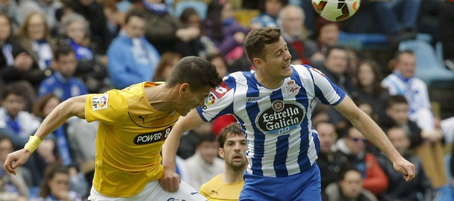 Oriol Riera, ante Héctor Moreno Oriol Riera, ante Héctor Moreno