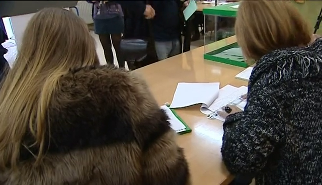 Más de 170.000 ciudadanos atenderán las mesas electorales y cobrarán por ello 63,24 euros Más de 170.000 ciudadanos atenderán las mesas electorales y cobrarán por ello 63,24 euros