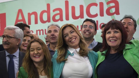 Susana D&iacute;az celebra con su equipo los resultados