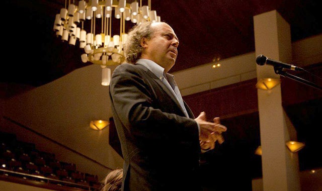 Xavier Güell: "Sigo haciendo lo que quiero, convertirme en personajes que me motivan y luego escribir" Xavier Güell: "Sigo haciendo lo que quiero, convertirme en personajes que me motivan y luego escribir"