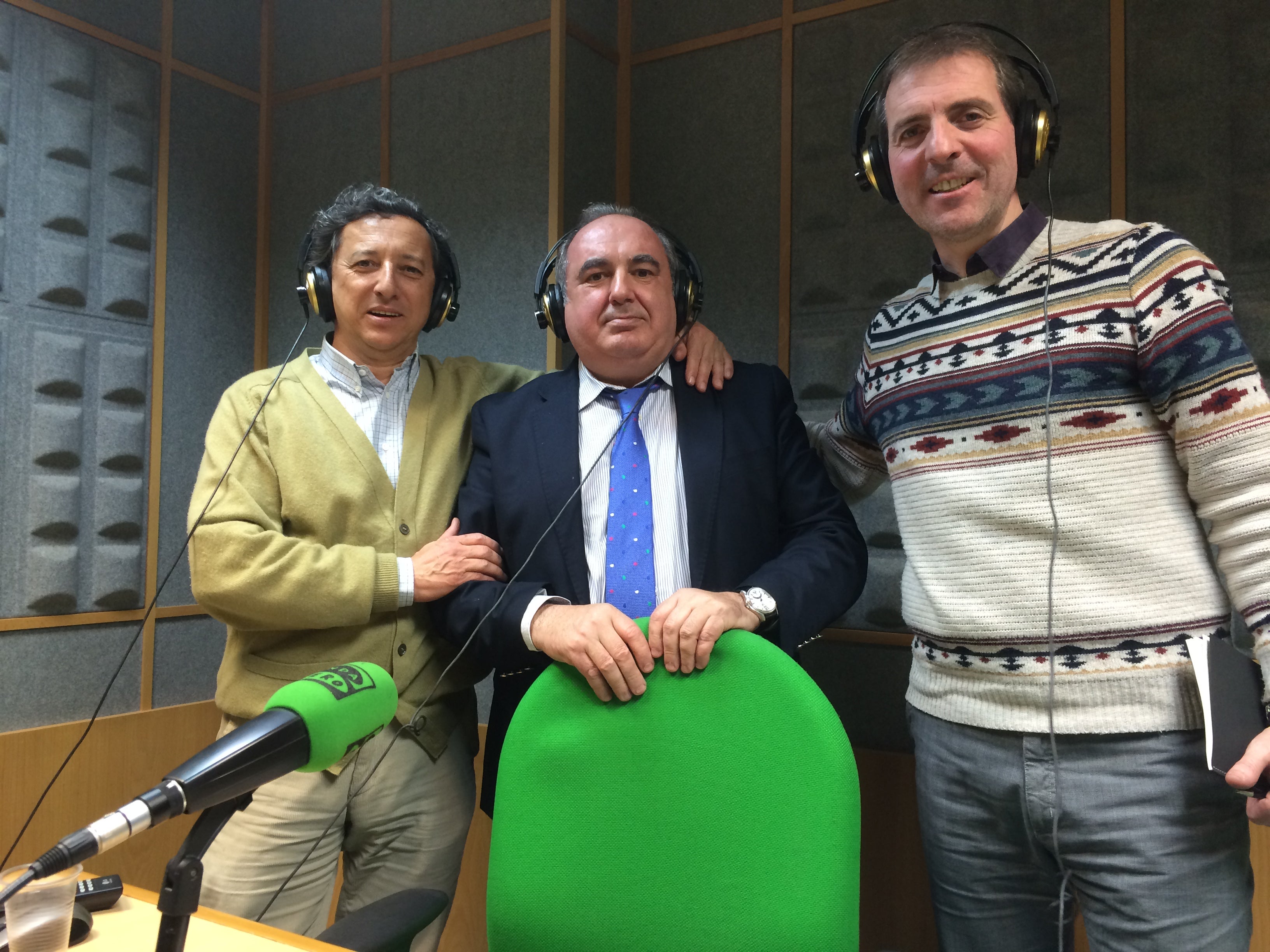 Aquí en la Onda. Navarra. En “Sopas con Onda” hablamos del I Congreso “La Revolución de las Verduras” de Tudela y recibimos la visita de Iñaki Idoate, del Restaurante Alhambra, que celebra su 30 aniversario. Aquí en la Onda. Navarra. En “Sopas con Onda” hablamos del I Congreso “La Revolución de las Verduras” de Tudela y recibimos la visita de Iñaki Idoate, del Restaurante Alhambra, que celebra su 30 aniversario.