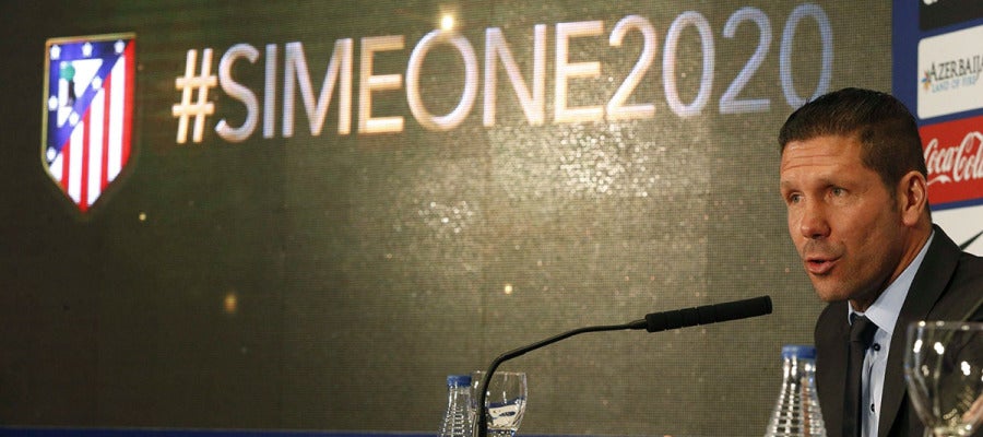Simeone, en el acto de renovación con el Atlético Simeone, en el acto de renovación con el Atlético