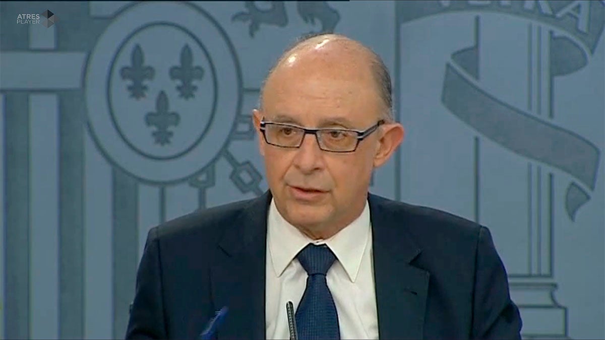 España cierra 2014 con un déficit del 5,7% del PIB, una décima por debajo del objetivo de Bruselas España cierra 2014 con un déficit del 5,7% del PIB, una décima por debajo del objetivo de Bruselas