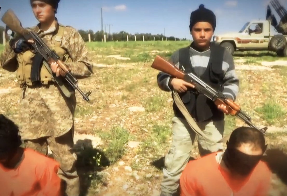 Estado Islámico muestra en un vídeo el asesinato de 25 soldados sirios por disparos de menores Estado Islámico muestra en un vídeo el asesinato de 25 soldados sirios por disparos de menores