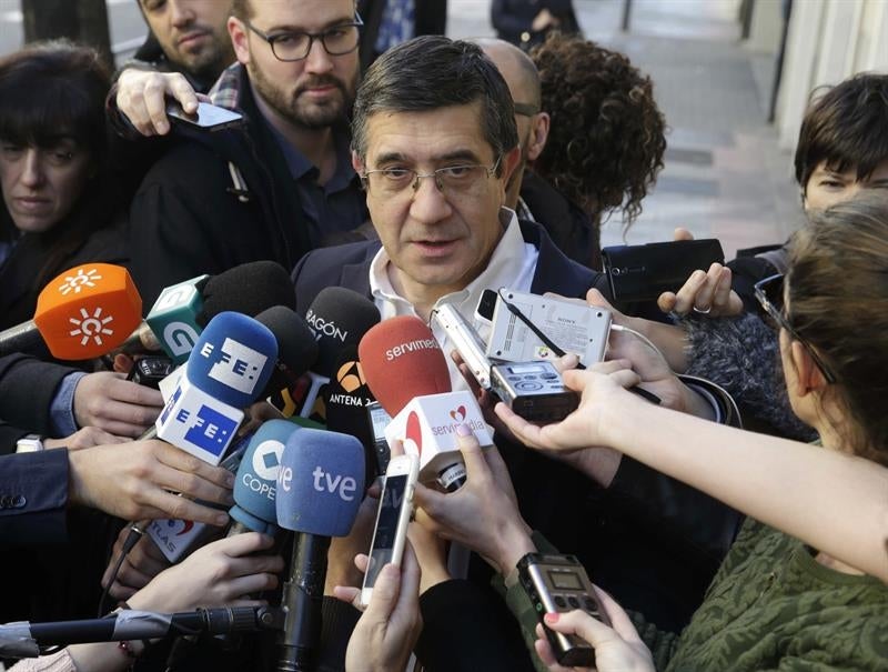 Patxi López: "El espectáculo que estamos dando en el PSOE me parece lamentable" Patxi López: "El espectáculo que estamos dando en el PSOE me parece lamentable"