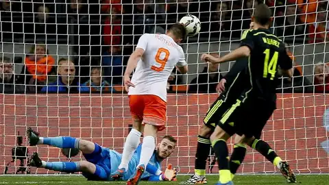 Klaas Jan Huntelaar marca el segundo gol ante España Klaas Jan Huntelaar marca el segundo gol ante España