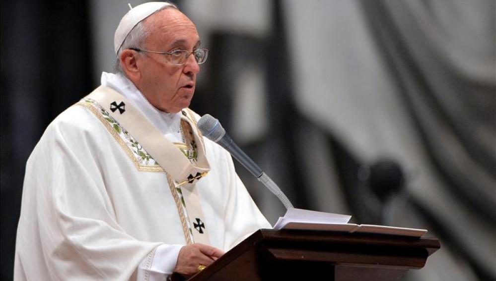 El papa Francisco celebra la Misa Crismal en la basílica de San Pedro en el Vaticano