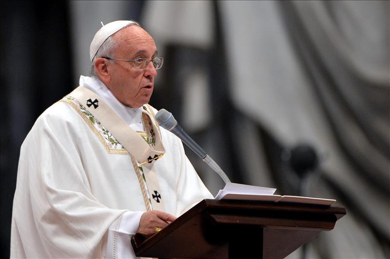 El Papa pide perdón por los escándalos de la Iglesia a un grupo de españoles El Papa pide perdón por los escándalos de la Iglesia a un grupo de españoles