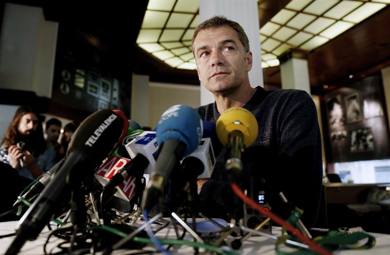 Toni Cantó deja su escaño en el Congreso y no será candidato a la Generalitat por UPyD Toni Cantó deja su escaño en el Congreso y no será candidato a la Generalitat por UPyD