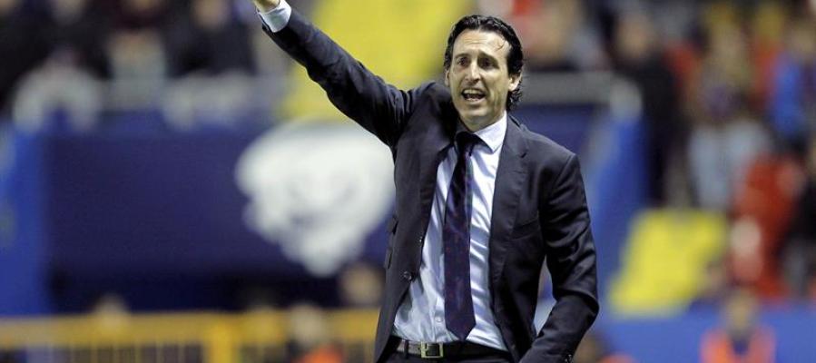 Emery da órdenes en la banda Emery da órdenes en la banda