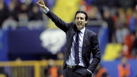 Emery da &oacute;rdenes en la banda
