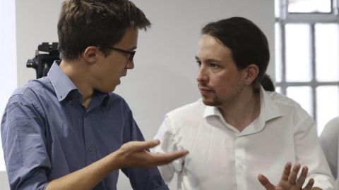 Pablo Iglesias e &Iacute;&ntilde;igo Errej&oacute;n ante los medios
