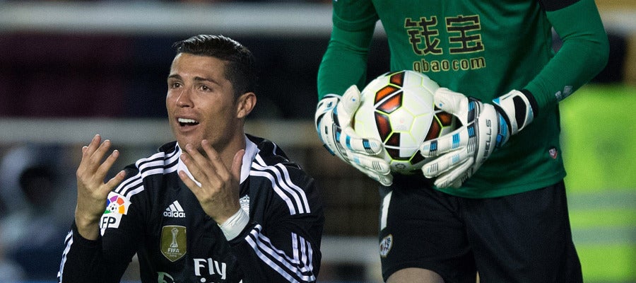 Cristiano Ronaldo se queja tras ser amonestado en Vallecas Cristiano Ronaldo se queja tras ser amonestado en Vallecas