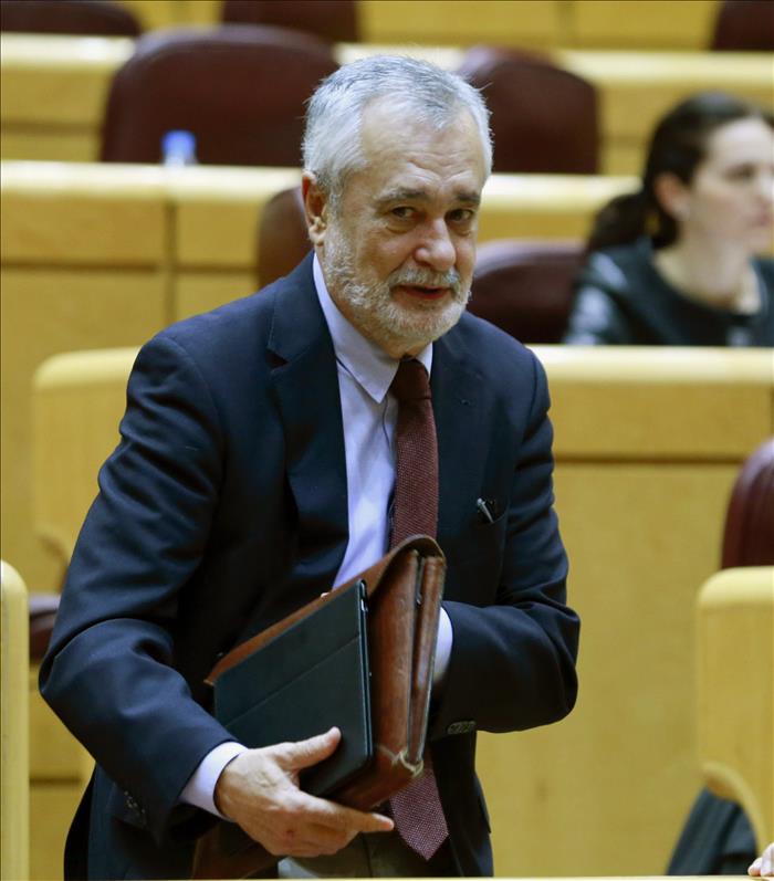 José Antonio Griñán presenta la renuncia a su escaño como senador autonómico por Andalucía José Antonio Griñán presenta la renuncia a su escaño como senador autonómico por Andalucía