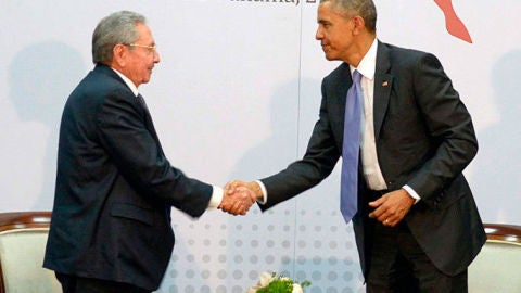 Obama-Ra&uacute;l Castro, un apret&oacute;n de manos para la historia