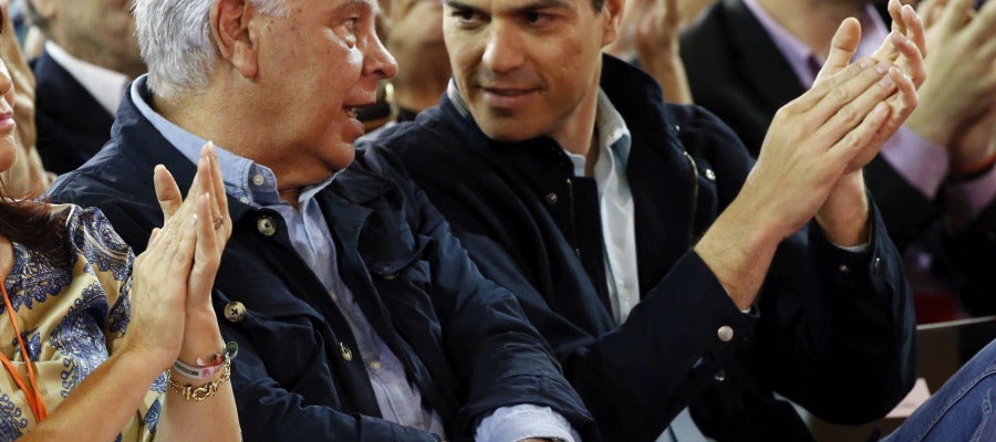 Felipe González y Pedro Sánchez Felipe González y Pedro Sánchez