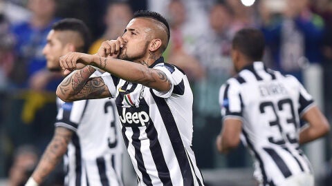 Arturo Vidal celebra su gol