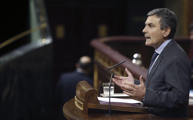 El PSOE pide la comparecencia de Montoro en el Congreso por 'los papeles de Panamá' El PSOE pide la comparecencia de Montoro en el Congreso por 'los papeles de Panamá'