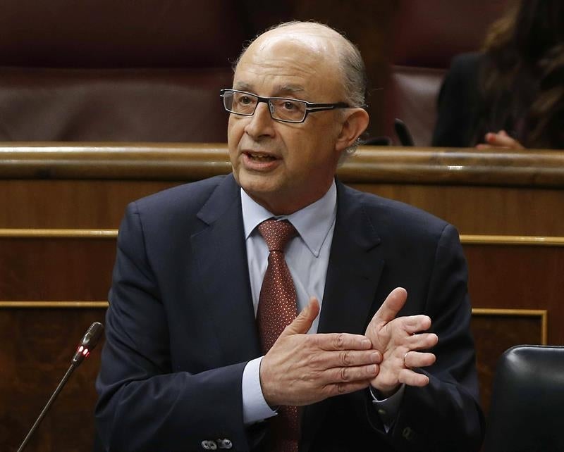 Montoro dice que se "escandalizaría" si no se investigara a alguien por relevancia social Montoro dice que se "escandalizaría" si no se investigara a alguien por relevancia social