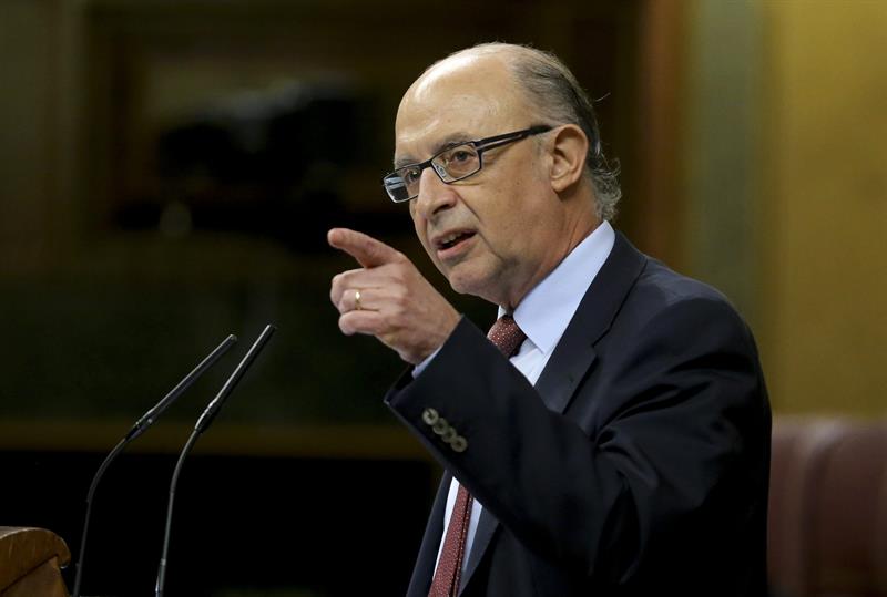 Junqueras llama a Montoro para reunirse y tratar los problemas financieros de Cataluña Junqueras llama a Montoro para reunirse y tratar los problemas financieros de Cataluña