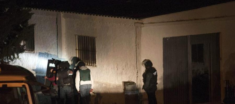 Domicilio donde permanece atrincherado el hombre. Domicilio donde permanece atrincherado el hombre.