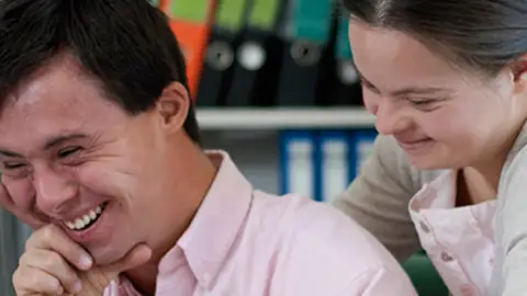 Pareja de Discapacitados - Contraparte Pareja de Discapacitados - Contraparte