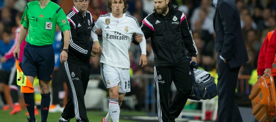 Modric se retira lesionado Modric se retira lesionado