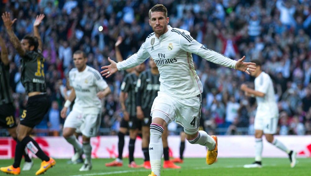 Sergio Ramos celebra un gol del Real Madrid ante el Málaga