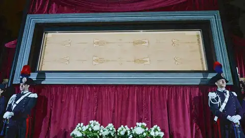 La Sábana Santa se expone en la Catedral de Turín La Sábana Santa se expone en la Catedral de Turín