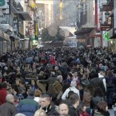 La calle Preciados, en Madrid, llena de gente.
