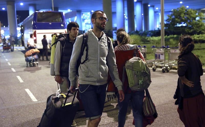 El Gobierno logra evacuar a 127 españoles desde Katmandú El Gobierno logra evacuar a 127 españoles desde Katmandú