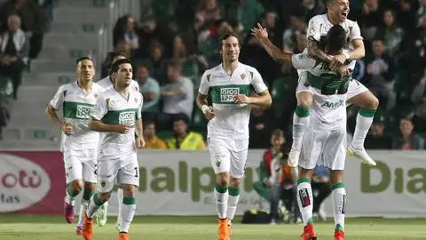 El Elche logra la victoria por 4-0 ante el Deportivo El Elche logra la victoria por 4-0 ante el Deportivo