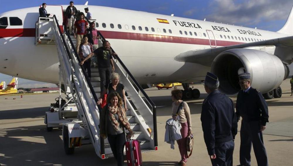 Aterriza en Madrid el avión del Ejército con 44 españoles evacuados de Nepal
