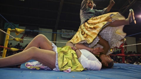 Cholitas luchadoras bolivianas