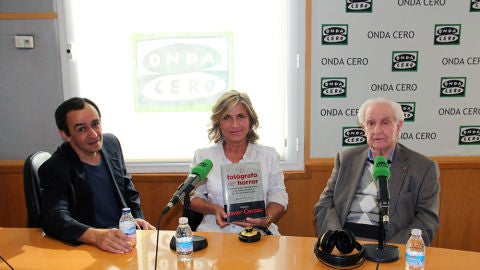 El historiador Benito Bermejo, Julia Otero y Ramiro Santisteban, superviviente del campo de concentraci&oacute;n de Mauthausen
