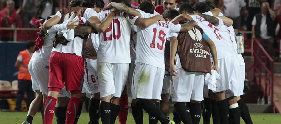 El Sevilla celebra la victoria ante la Fiorentina El Sevilla celebra la victoria ante la Fiorentina