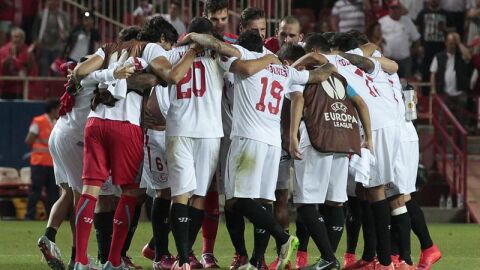 El Sevilla celebra la victoria ante la Fiorentina