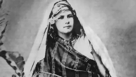 Isabelle Eberdhart Isabelle Eberdhart